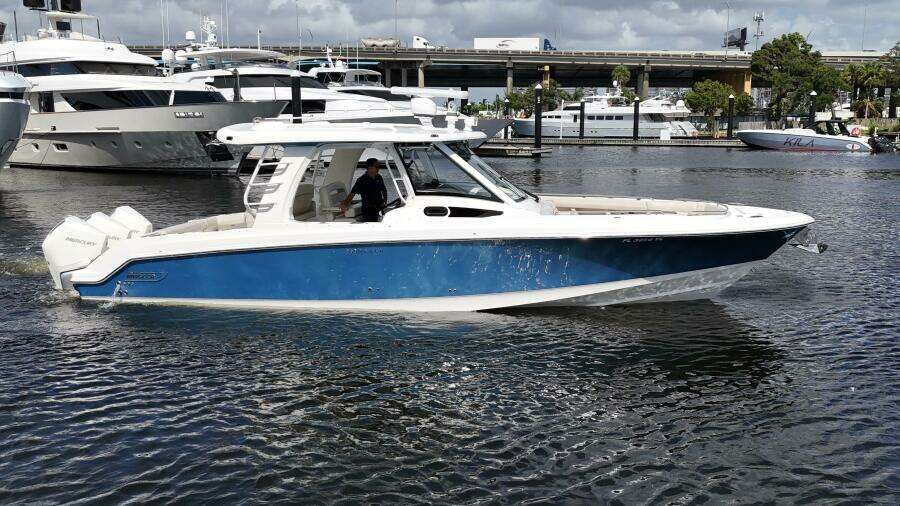 35ft Boston Whaler Yacht For Sale