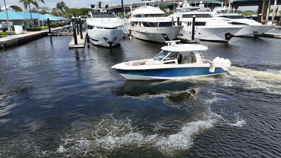 35ft Boston Whaler Yacht For Sale
