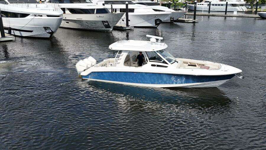35ft Boston Whaler Yacht For Sale