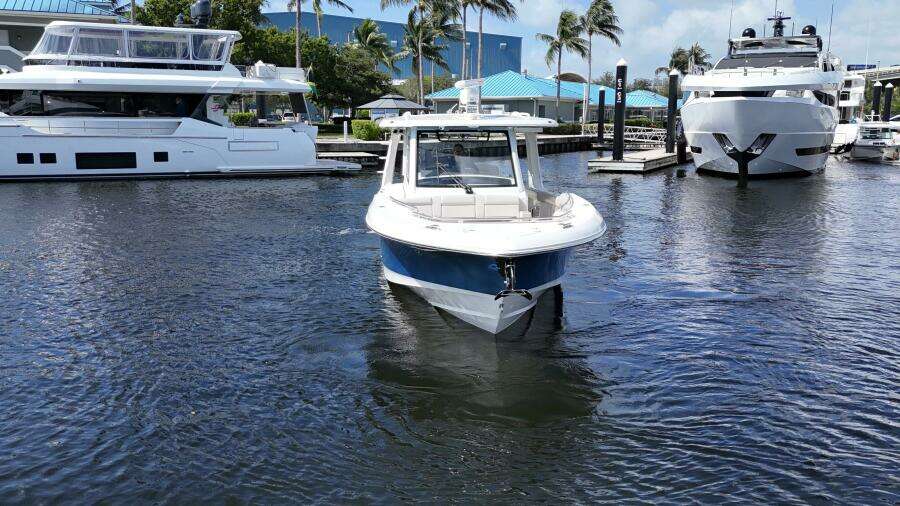 35ft Boston Whaler Yacht For Sale