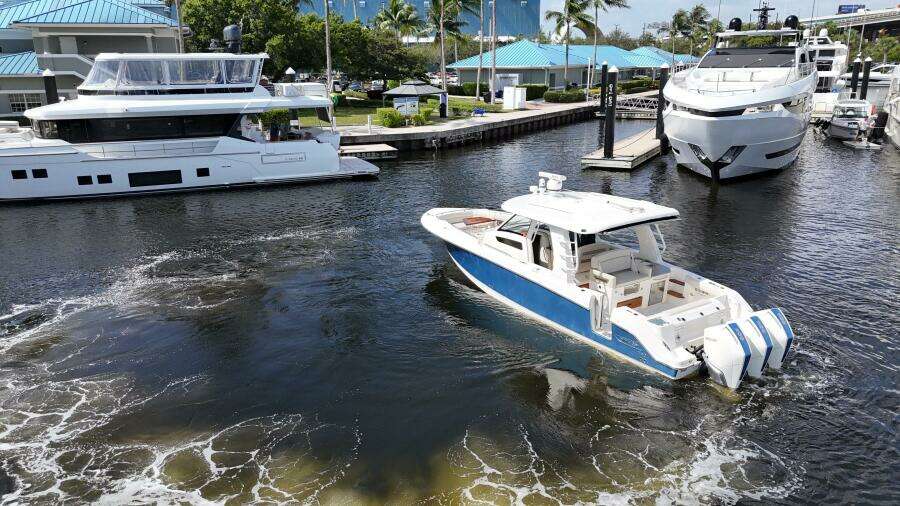 35ft Boston Whaler Yacht For Sale