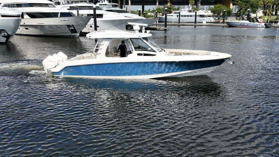 35ft Boston Whaler Yacht For Sale