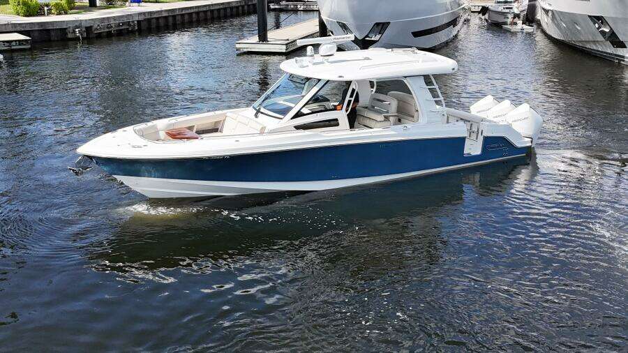 35ft Boston Whaler Yacht For Sale