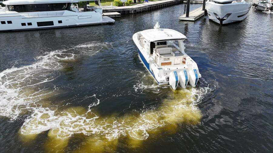 35ft Boston Whaler Yacht For Sale