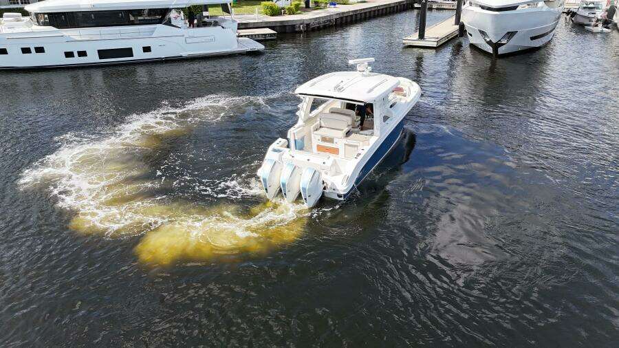 35ft Boston Whaler Yacht For Sale