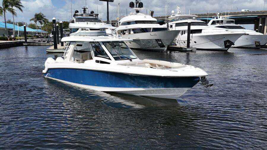 35ft Boston Whaler Yacht For Sale