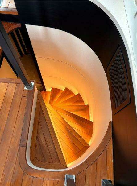 Okean 50X - Quixotic - Staircase
