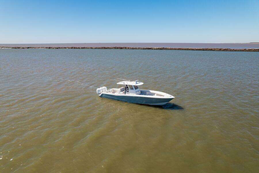 2019 Invincible 39 Open
