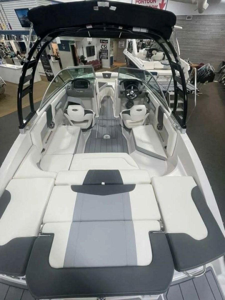 2022 Chaparral 23 SURF