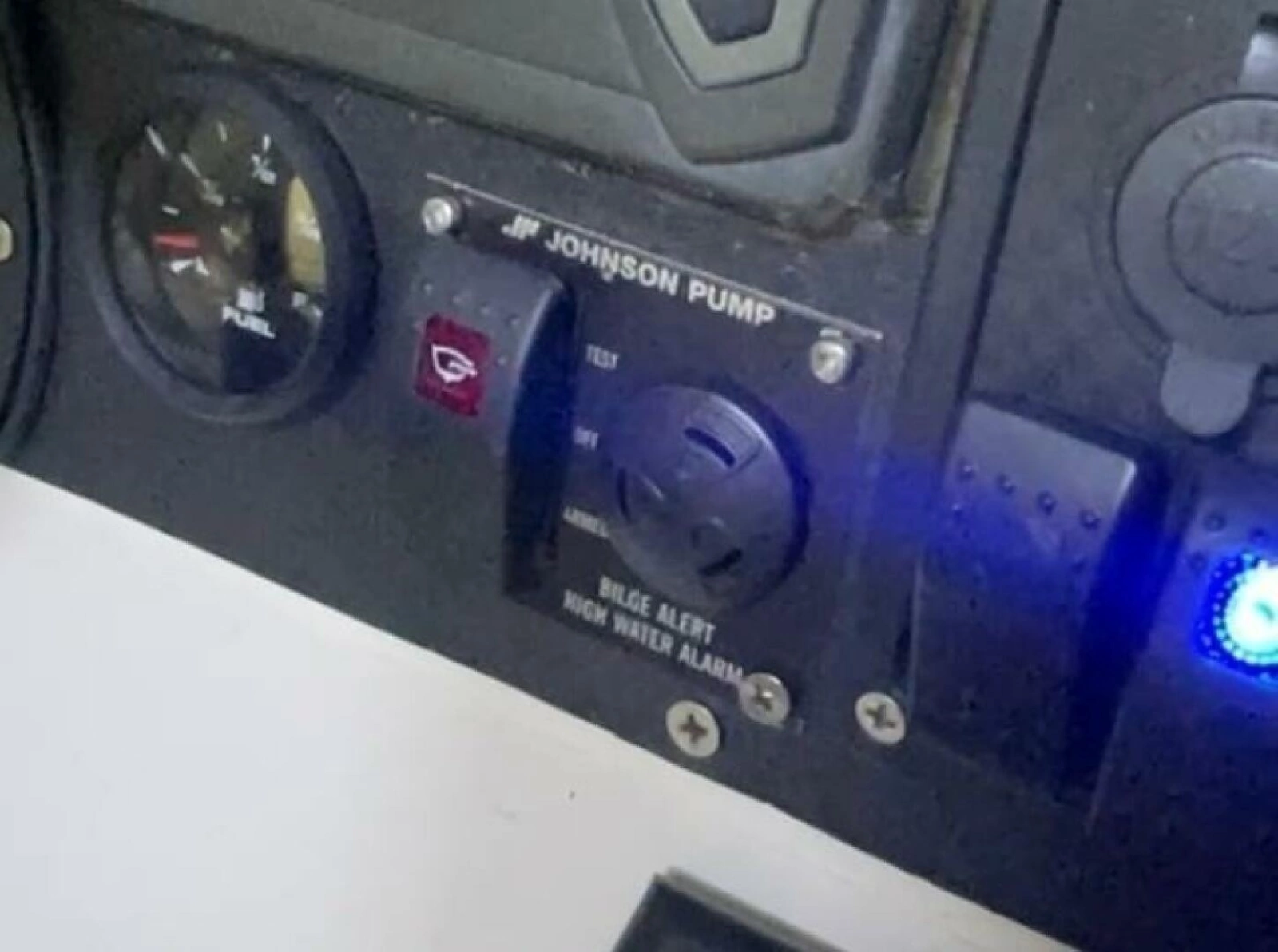 1990 Wellcraft 302 Scarab