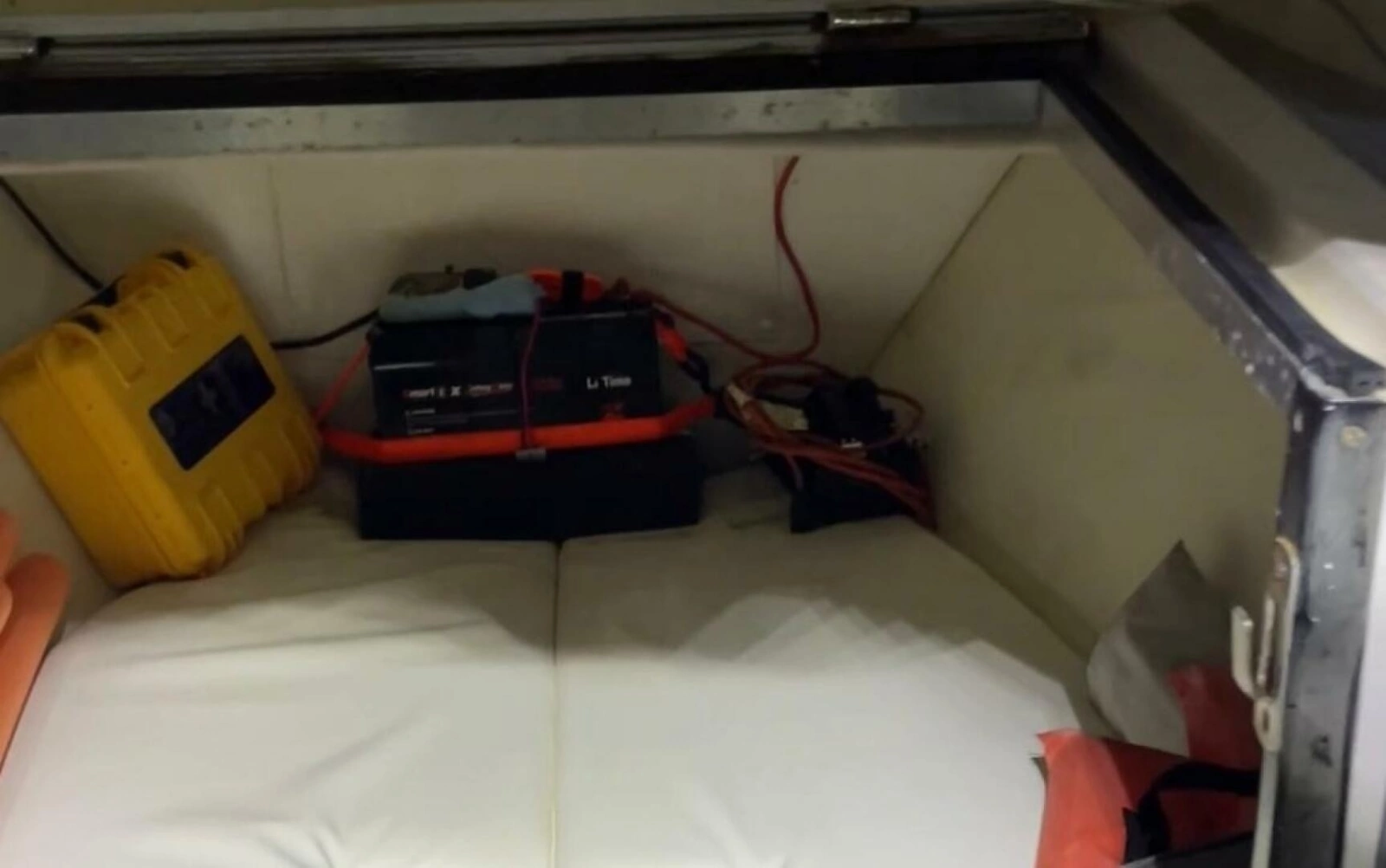 1990 Wellcraft 302 Scarab