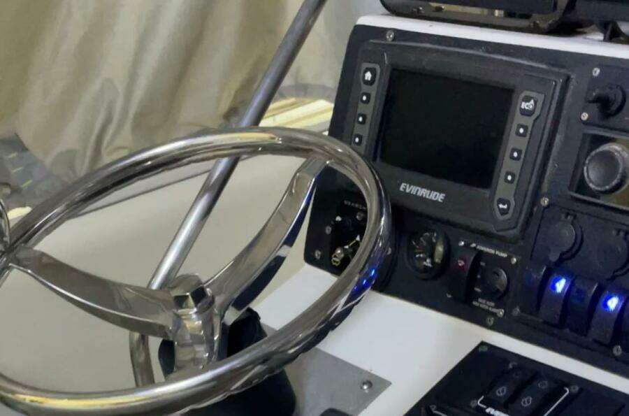 30ft Wellcraft Yacht For Sale
