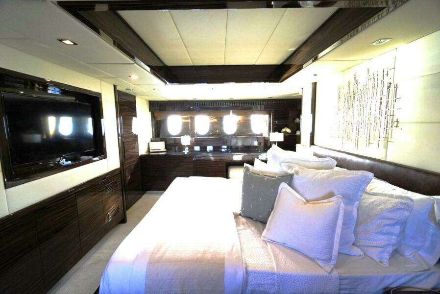 GO 112ft Leopard Yacht For Sale