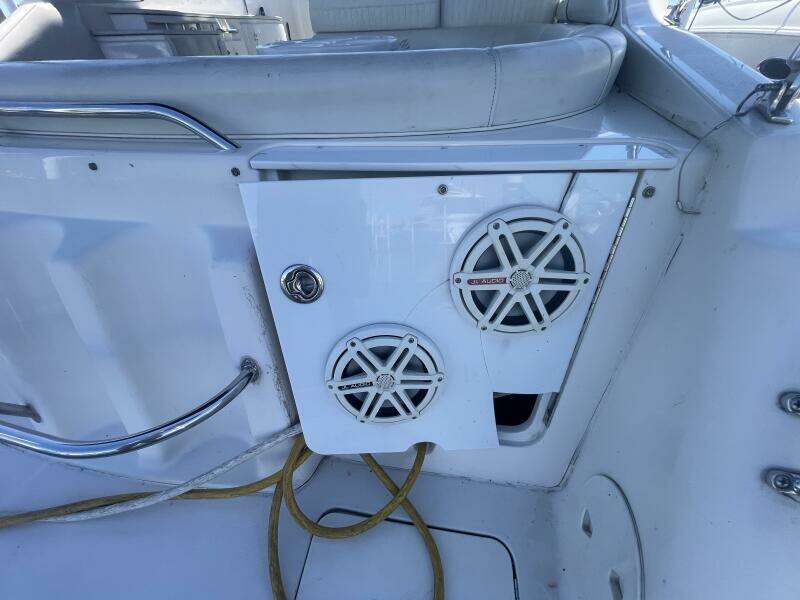 32ft Monterey Yacht For Sale