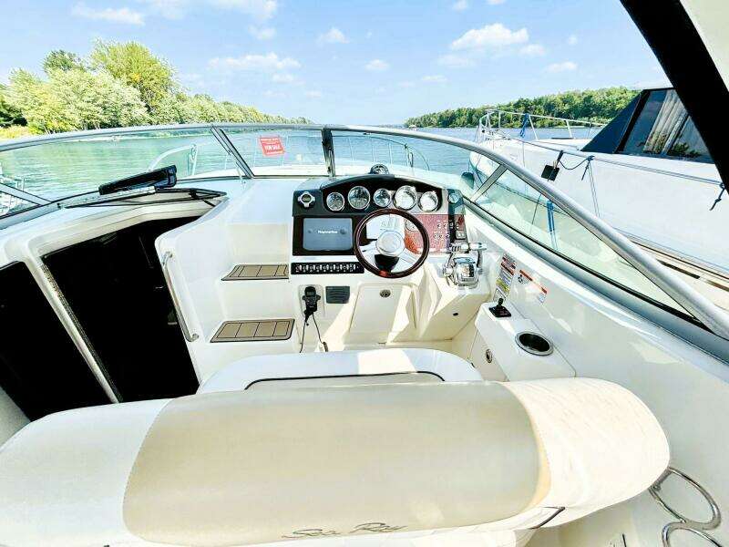 A DAY AWAY 31ft Sea Ray Yacht For Sale
