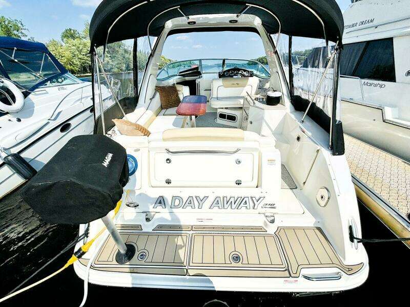 A DAY AWAY 31ft Sea Ray Yacht For Sale