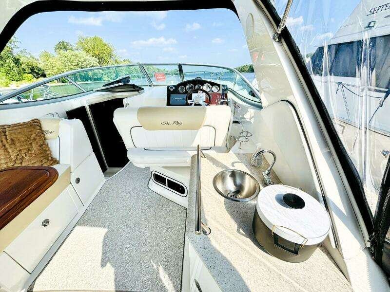 A DAY AWAY 31ft Sea Ray Yacht For Sale
