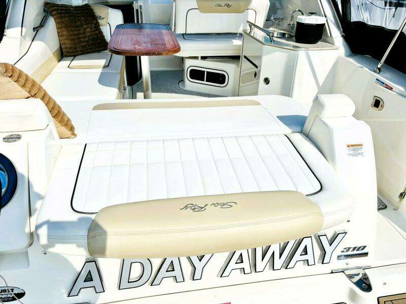 A DAY AWAY 31ft Sea Ray Yacht For Sale