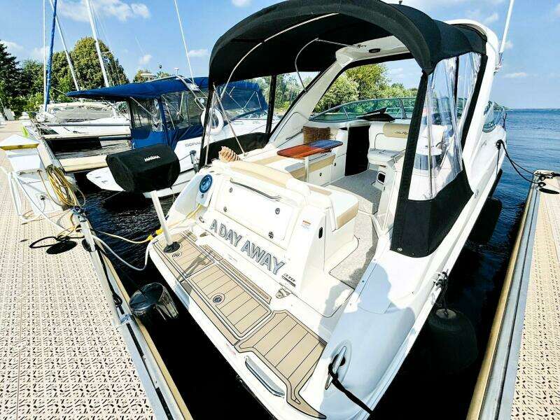 A DAY AWAY 31ft Sea Ray Yacht For Sale
