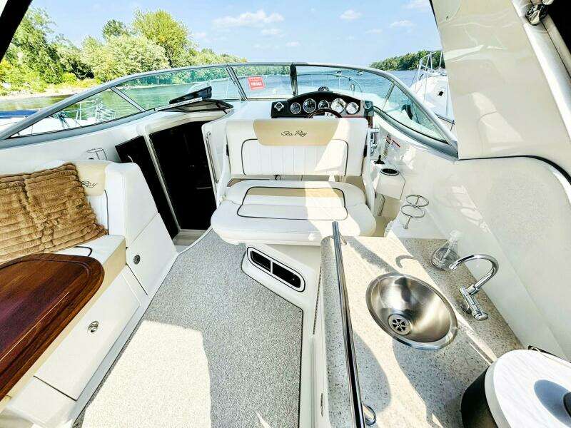 A DAY AWAY 31ft Sea Ray Yacht For Sale