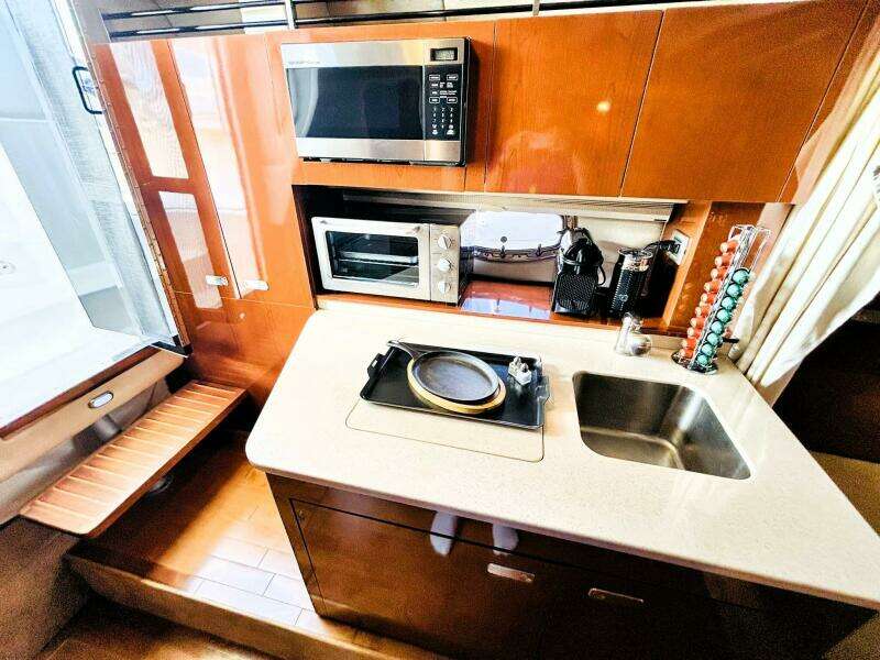 A DAY AWAY 31ft Sea Ray Yacht For Sale
