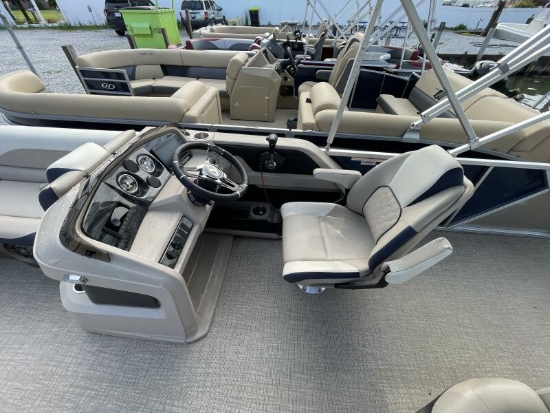 2023 Tahoe Pontoon LTZ 2385 Rear Fish