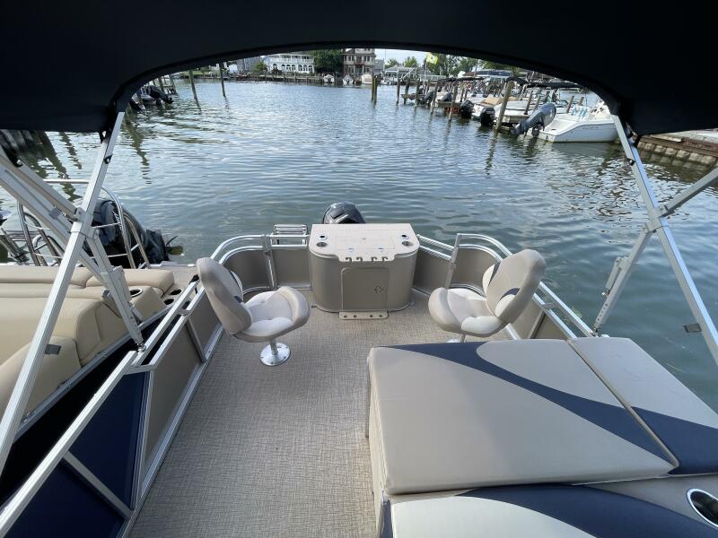 2023 Tahoe Pontoon LTZ 2385 Rear Fish