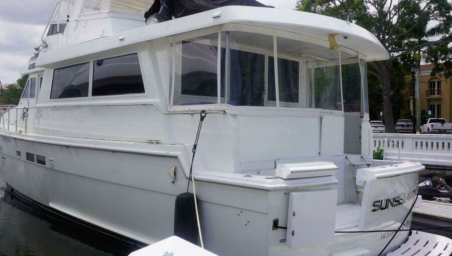 SUNSET GRILLE 62ft Hatteras Yacht For Sale