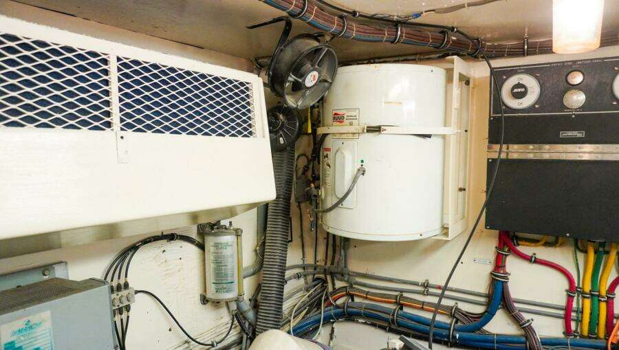 SUNSET GRILLE 62ft Hatteras Yacht For Sale