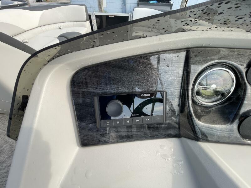 2023 Tahoe Pontoon LTZ 2385 Rear Fish