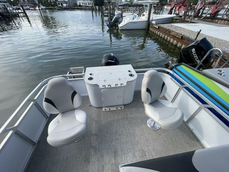 2023 Tahoe Pontoon LTZ 2385 Rear Fish