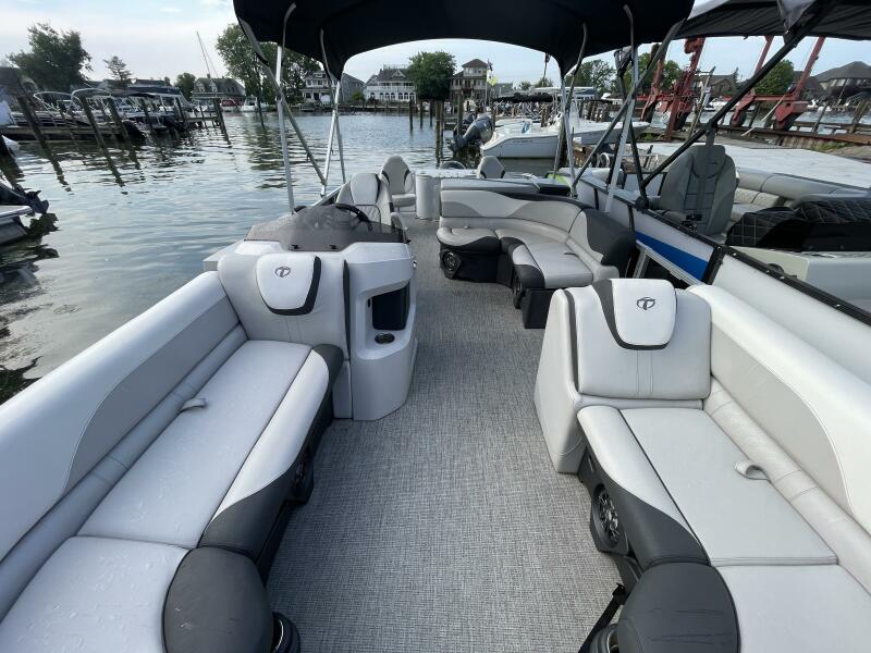 2023 Tahoe Pontoon LTZ 2385 Rear Fish