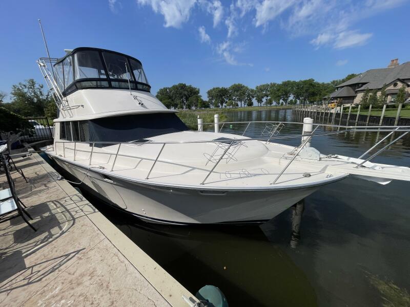 37' 1989 Silverton 37 Convertible