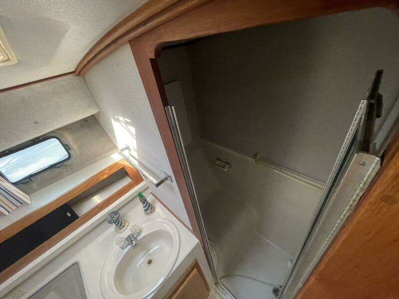 NO NAME 37ft Silverton Yacht For Sale