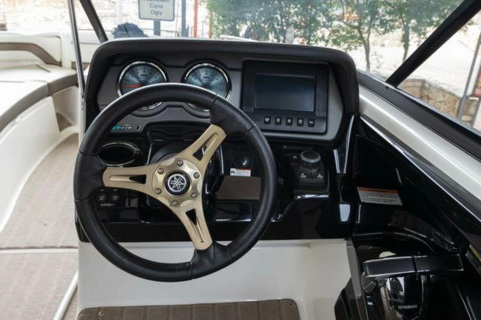 2016 Yamaha Boats 242 Limited S E-Series