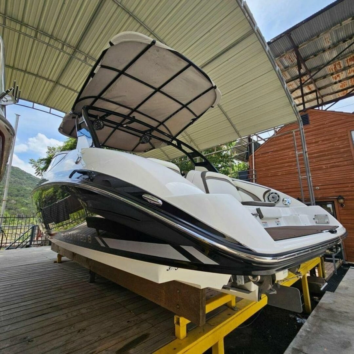2016 Yamaha Boats 242 Limited S E-Series