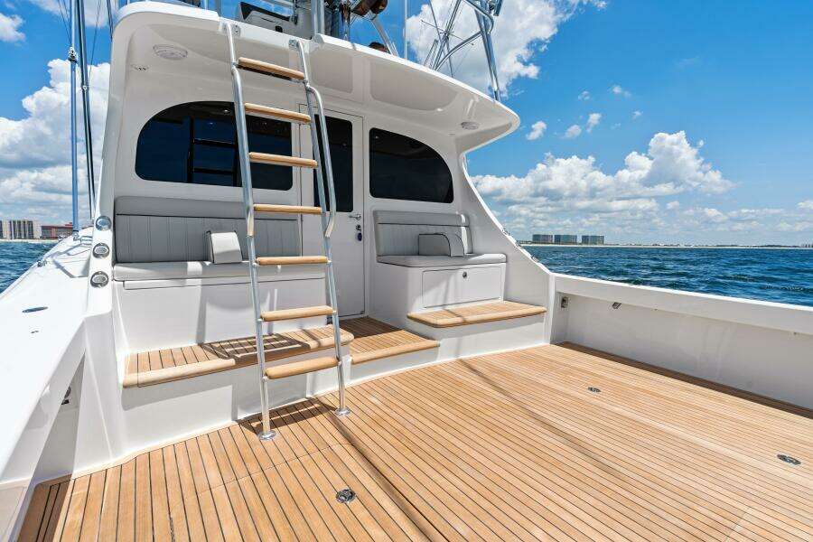2026 Viking 46 Billfish Cockpit