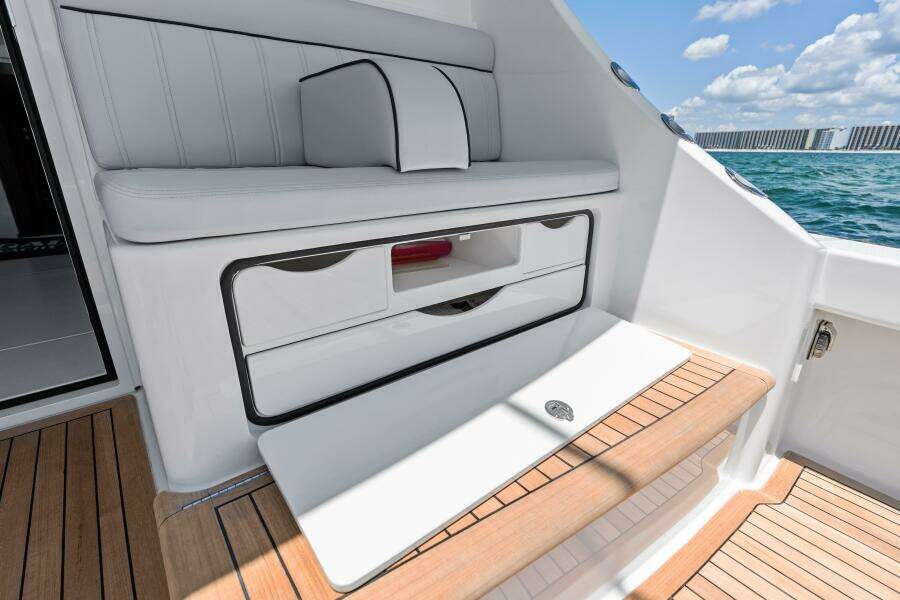2026 Viking 46 Billfish Cockpit