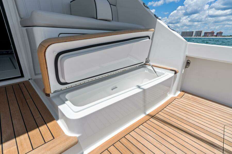2026 Viking 46 Billfish Cockpit