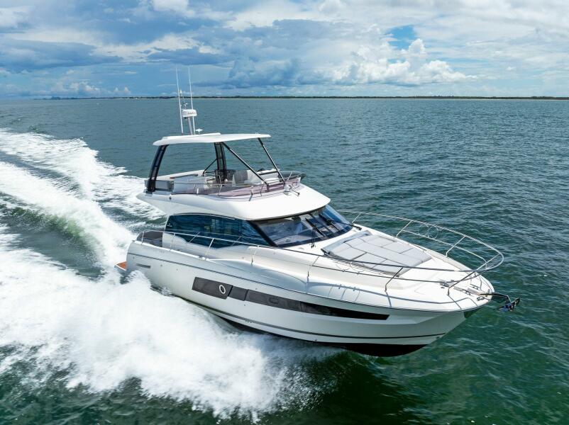 2025 Prestige 460 Flybridge