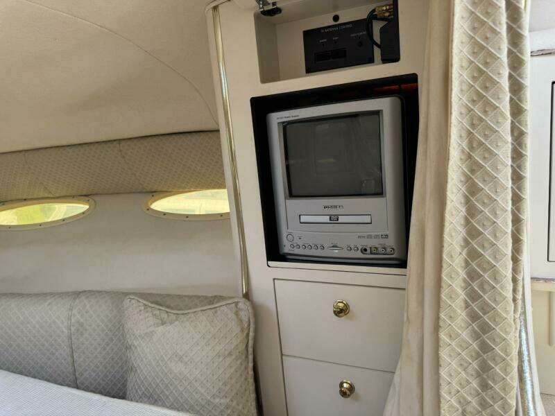 29ft Sea Ray Yacht For Sale