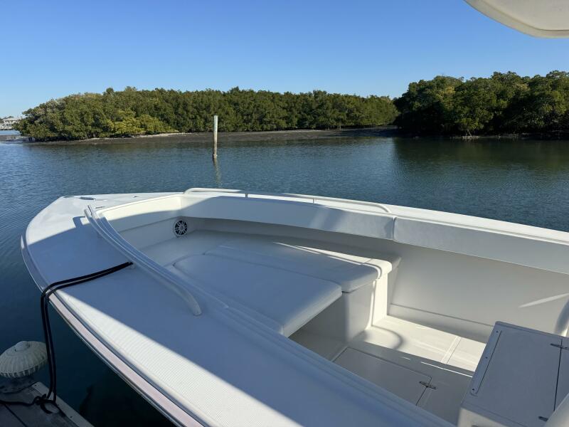 31' 2006 Jupiter 31 CC Forward Seating