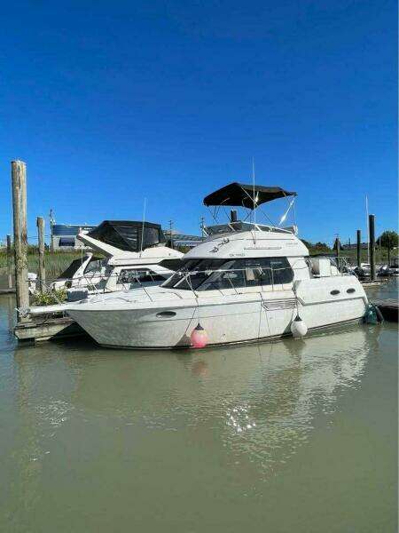 32ft Carver Yacht For Sale