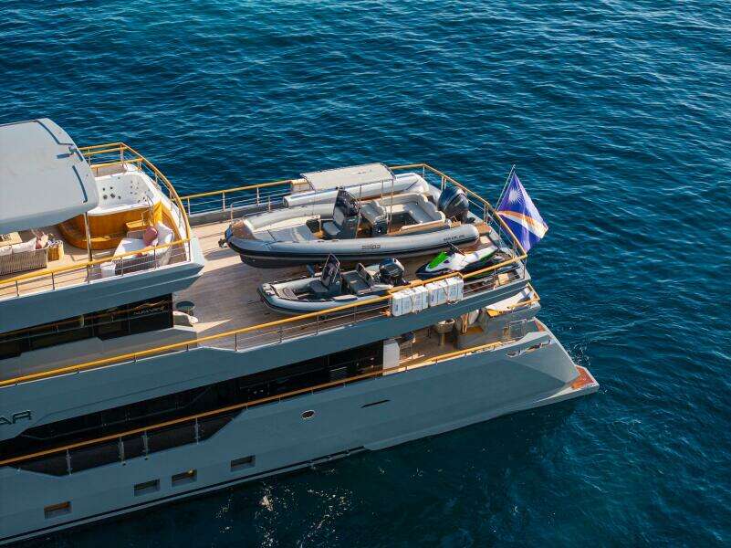 37XP 17 121ft Numarine Yacht For Sale