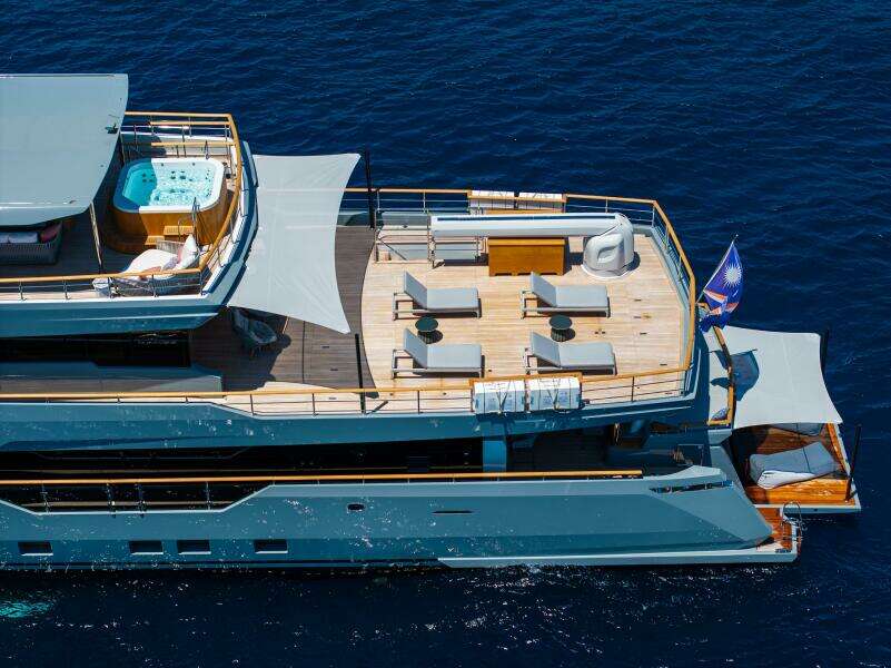 37XP 17 121ft Numarine Yacht For Sale