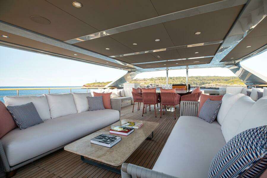 37XP 17 121ft Numarine Yacht For Sale