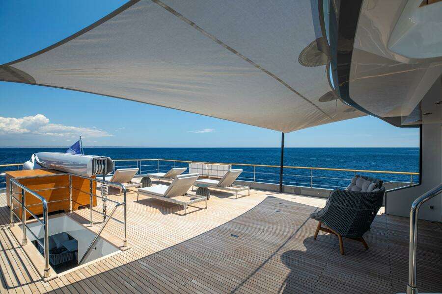 37XP 17 121ft Numarine Yacht For Sale
