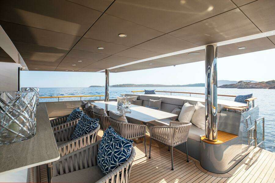 37XP 17 121ft Numarine Yacht For Sale