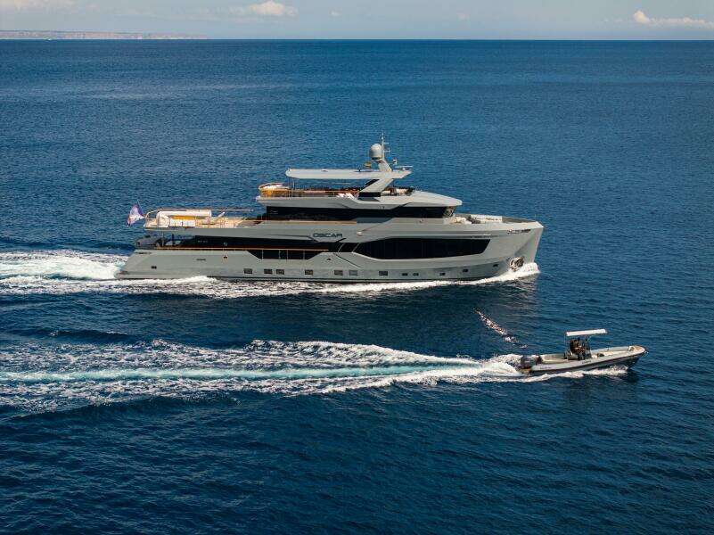 37XP 17 121ft Numarine Yacht For Sale