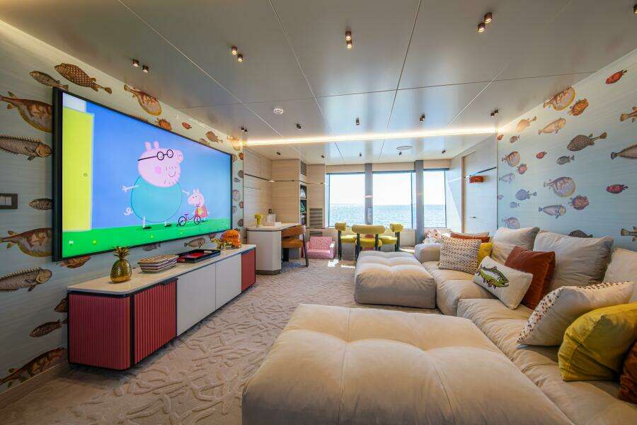 37XP 17 121ft Numarine Yacht For Sale
